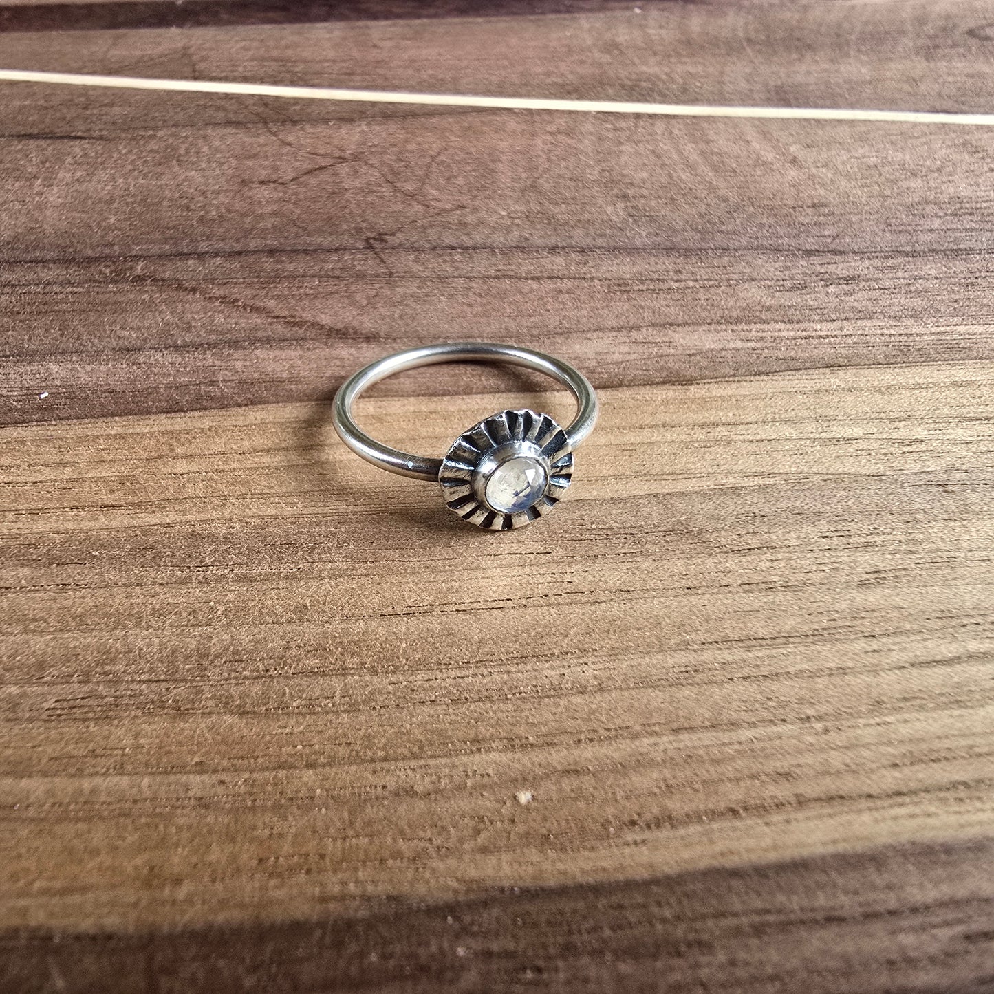 Labradorite Delicate Ridge Circle Ring
