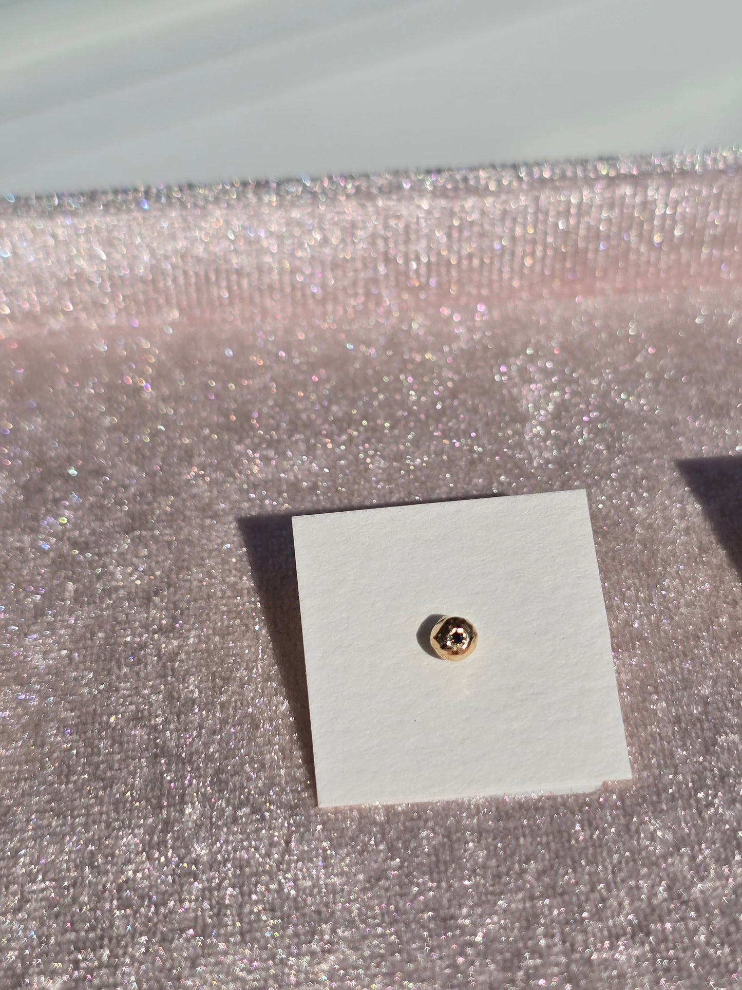 Solo Gold Pebble Stud w/ Black Diamond