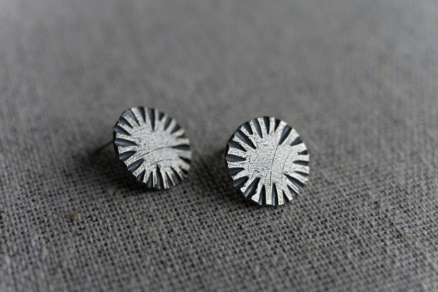 Medium Circle Ridge Post Earrings