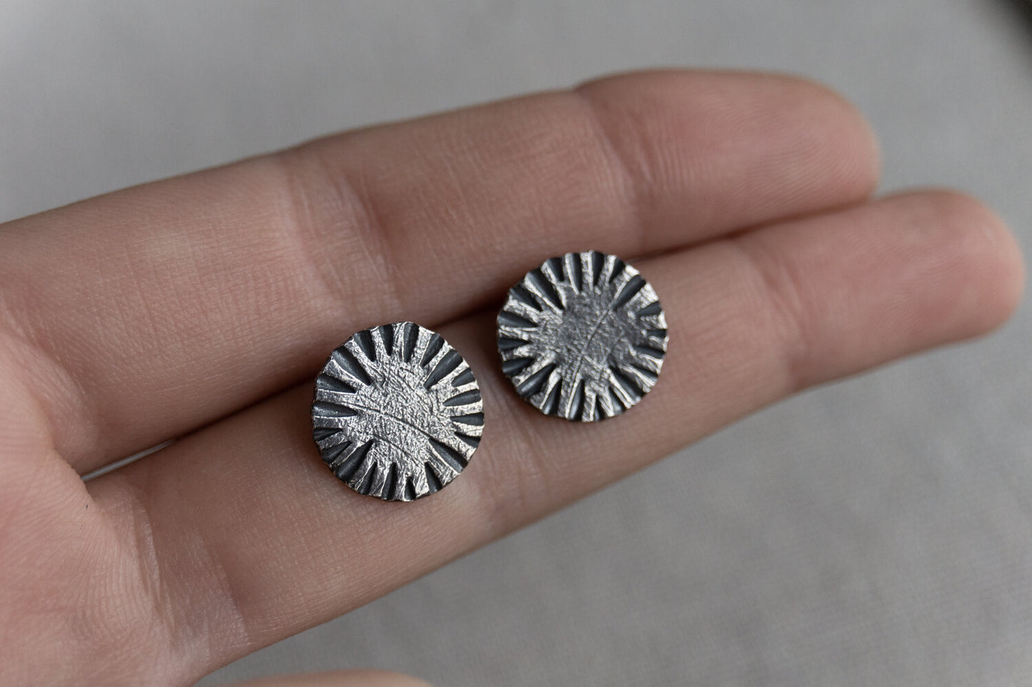 Medium Circle Ridge Post Earrings