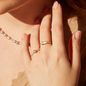 COVENT GARDEN: Petite Pearl Solitaire