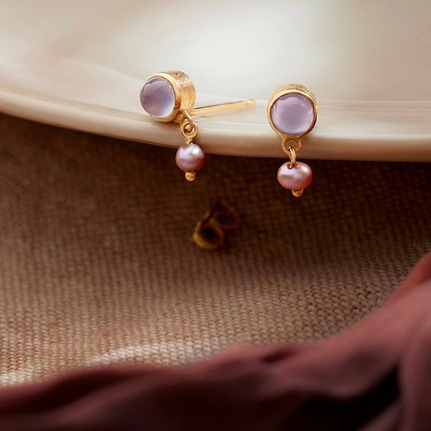 LA FLÂNERIE: Chalcedony and Pearl Studs