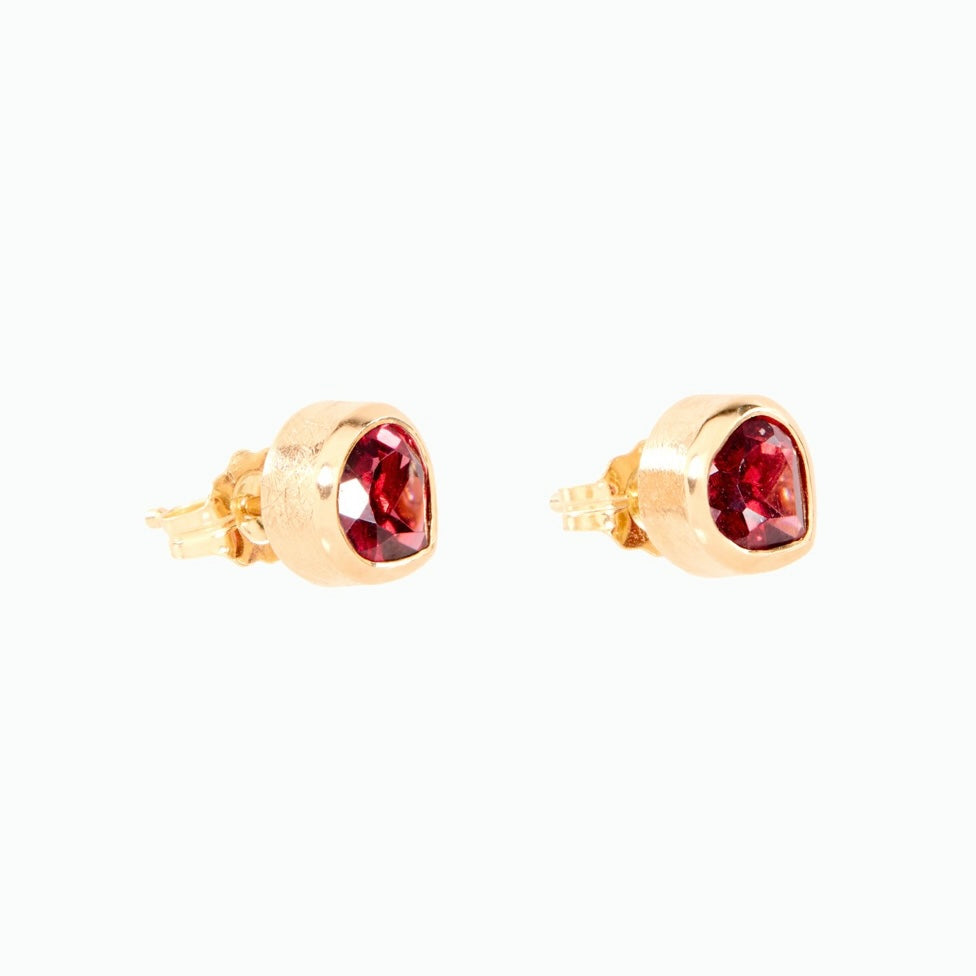 CANONGATE:Garnet Studs