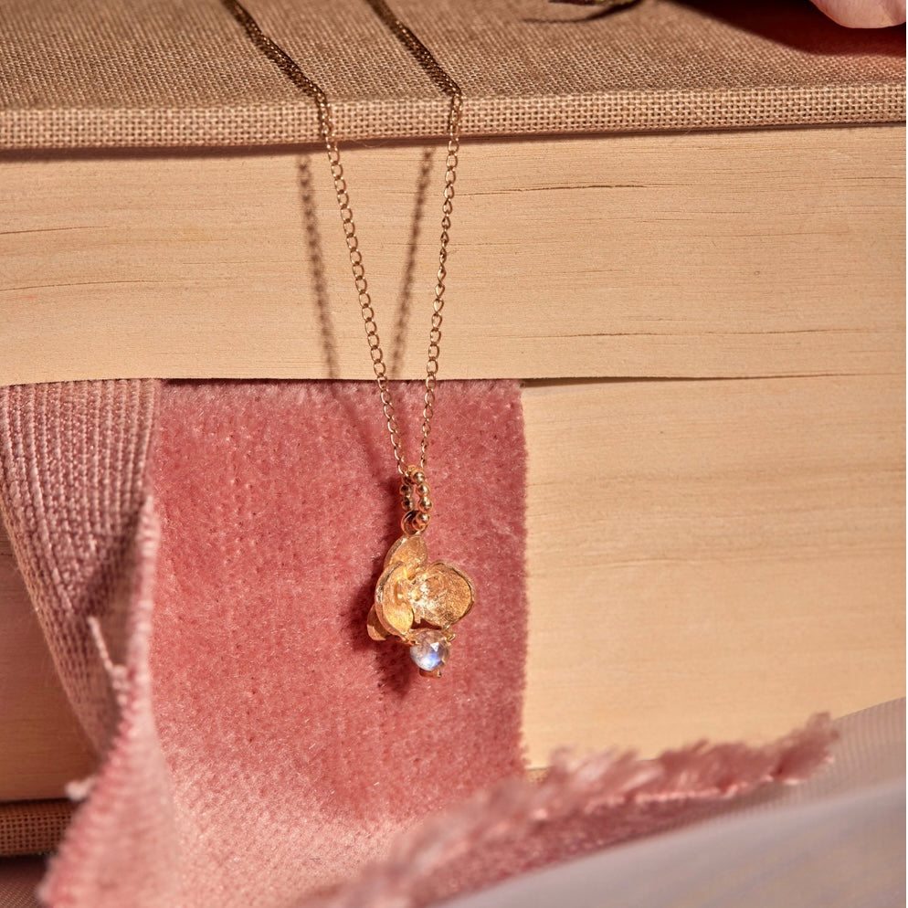 BLOOMSBURY:Orchid and Moonstone Pendant Necklace