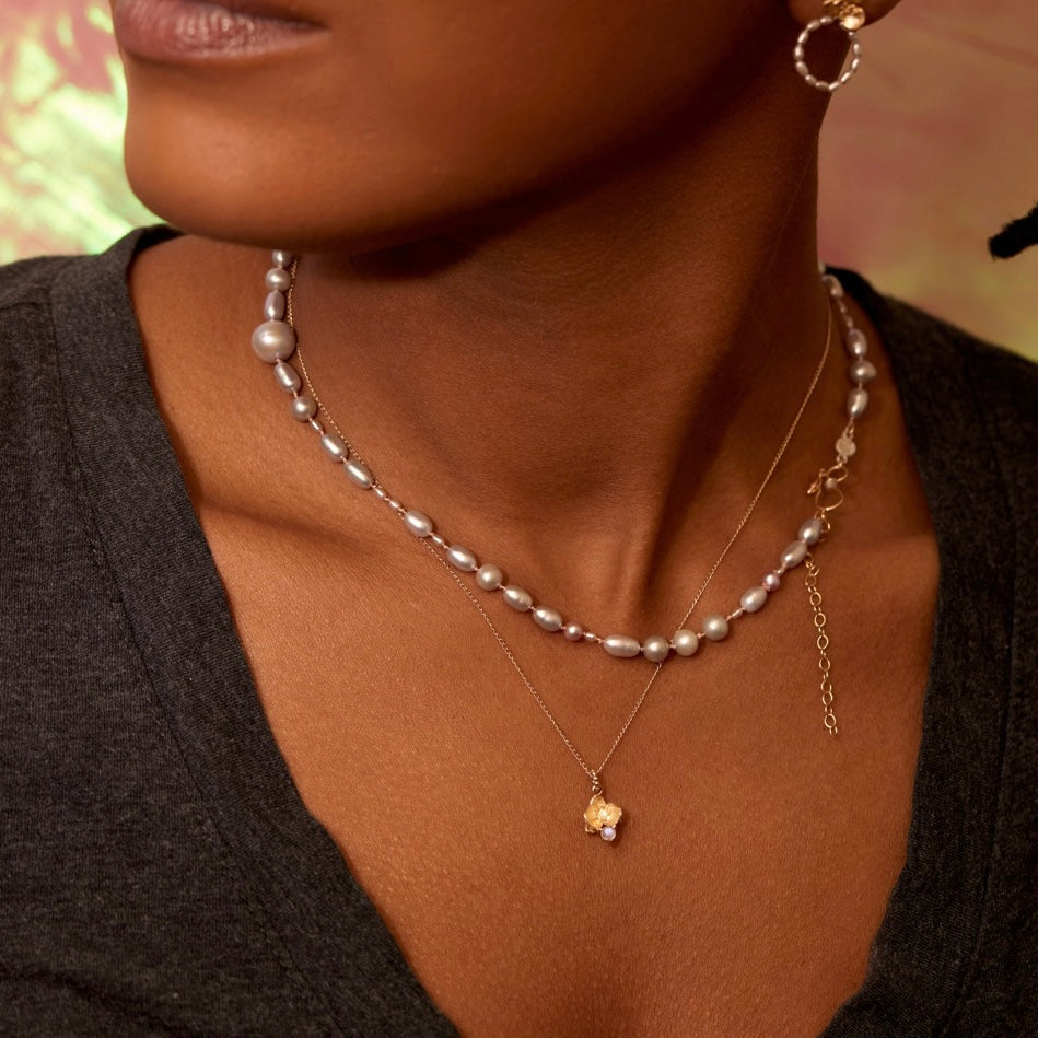 BLOOMSBURY:Orchid and Moonstone Pendant Necklace