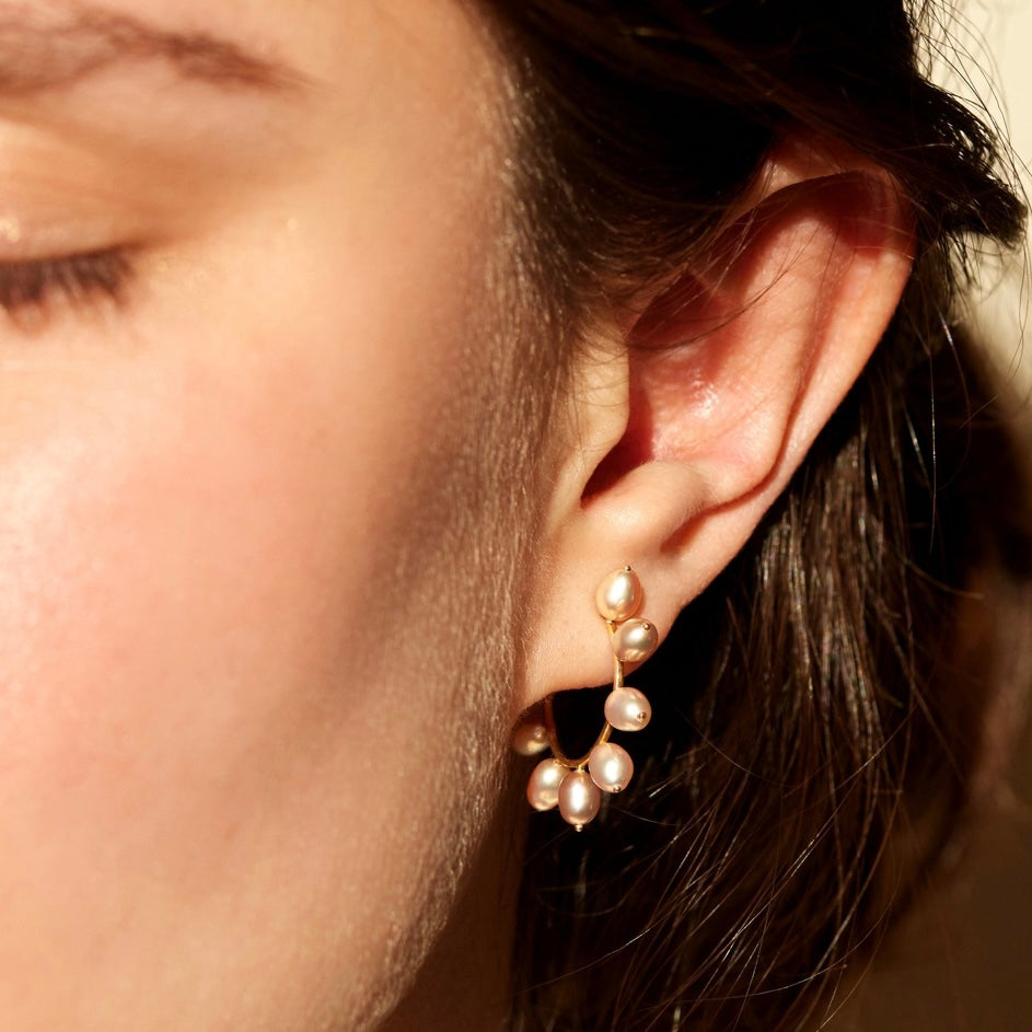 LES TUILERIES: Pearl Huggie Hoop Earrings