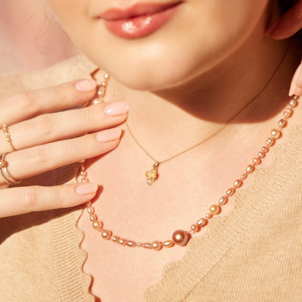 BLOOMSBURY:Orchid and Moonstone Pendant Necklace