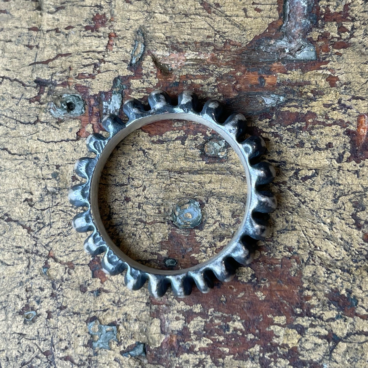 Medium Grid Ring