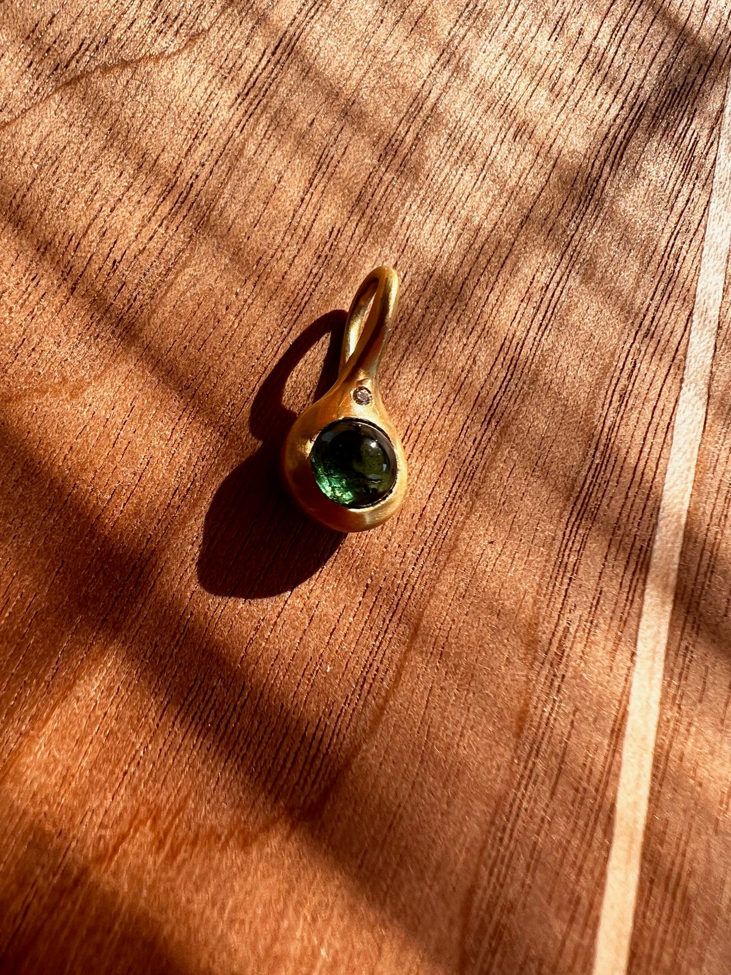 Droplet Pendant dark green tourmaline 18K