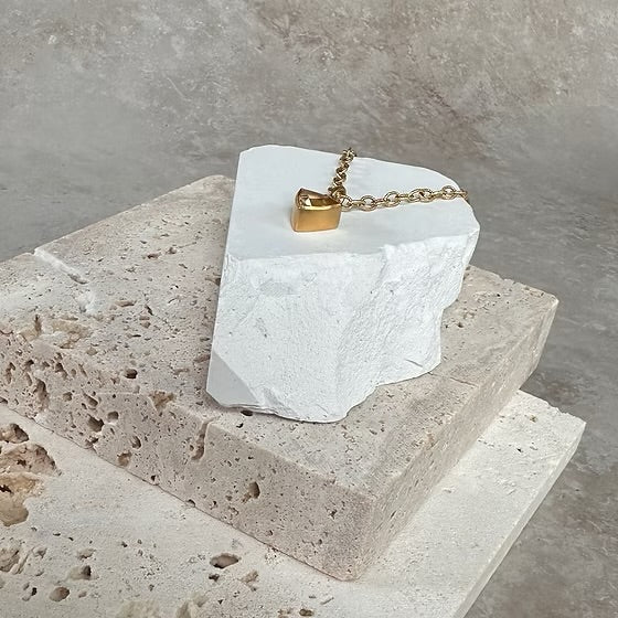 Trillion Pendant 22k