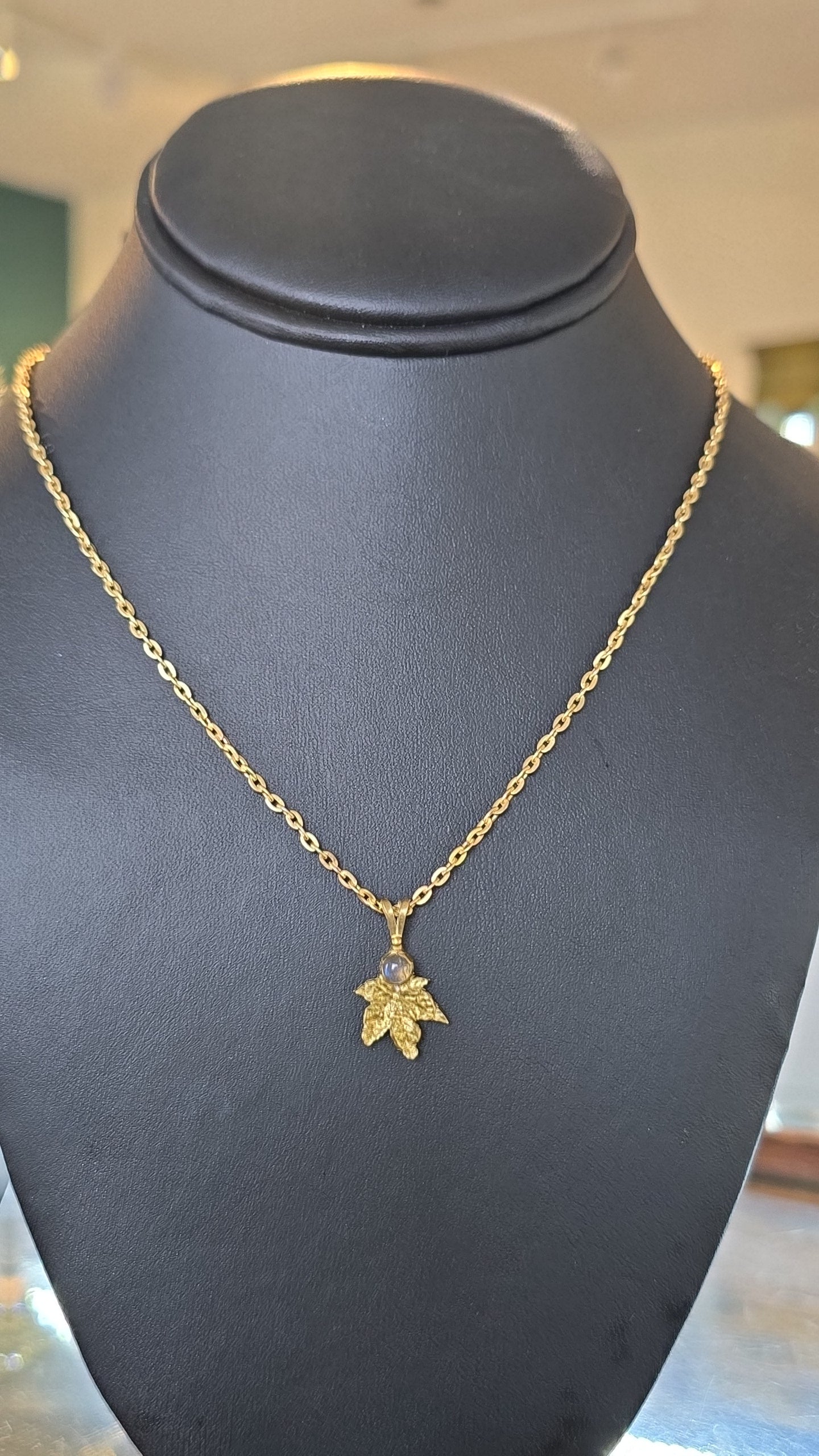 Leafy Pendant w/ Labradorite