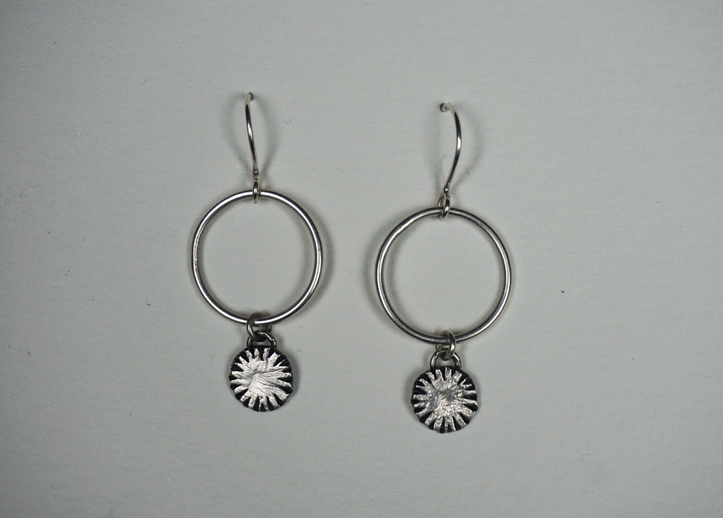 Ridge texture disc hoops