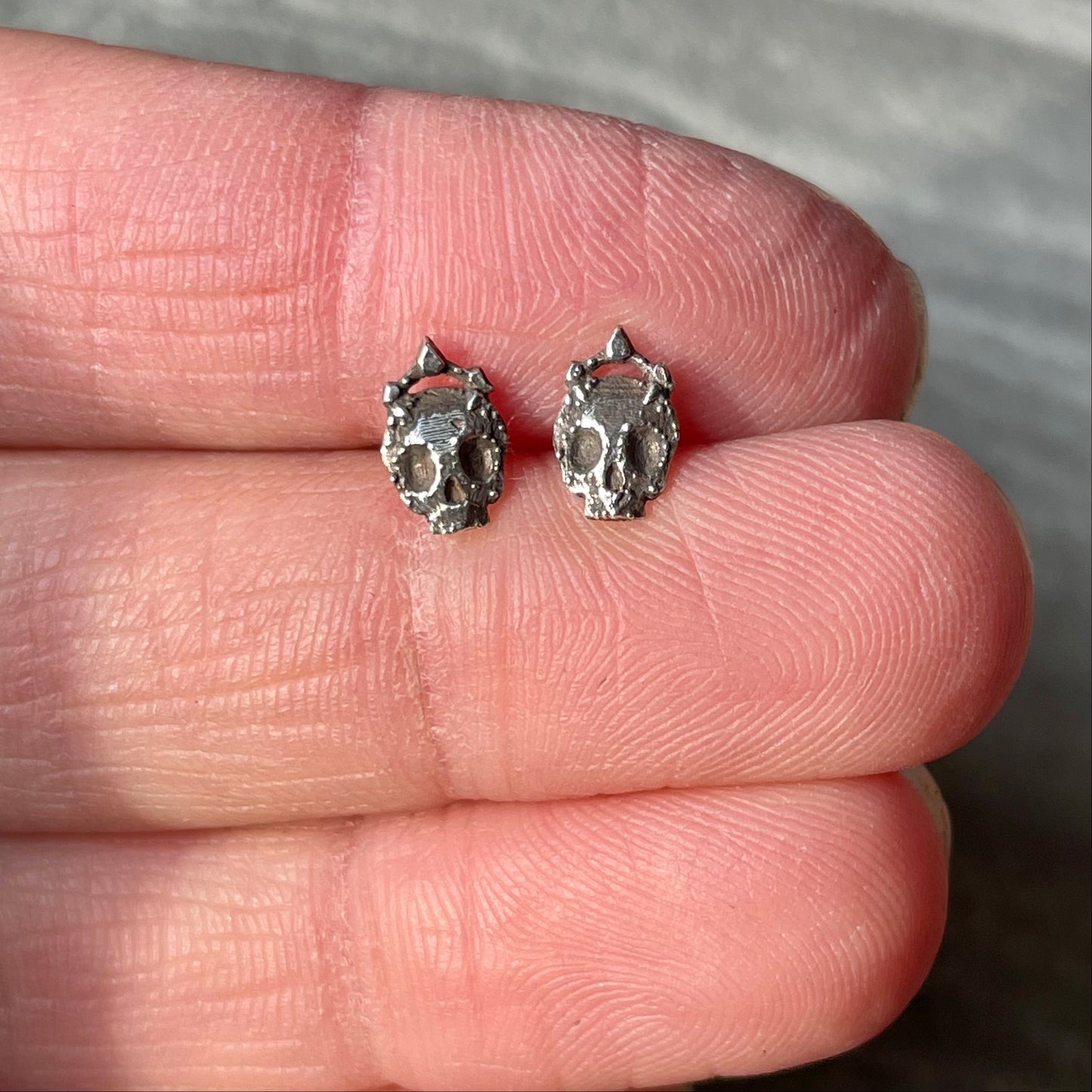 Mini Mundo Stud Earrings