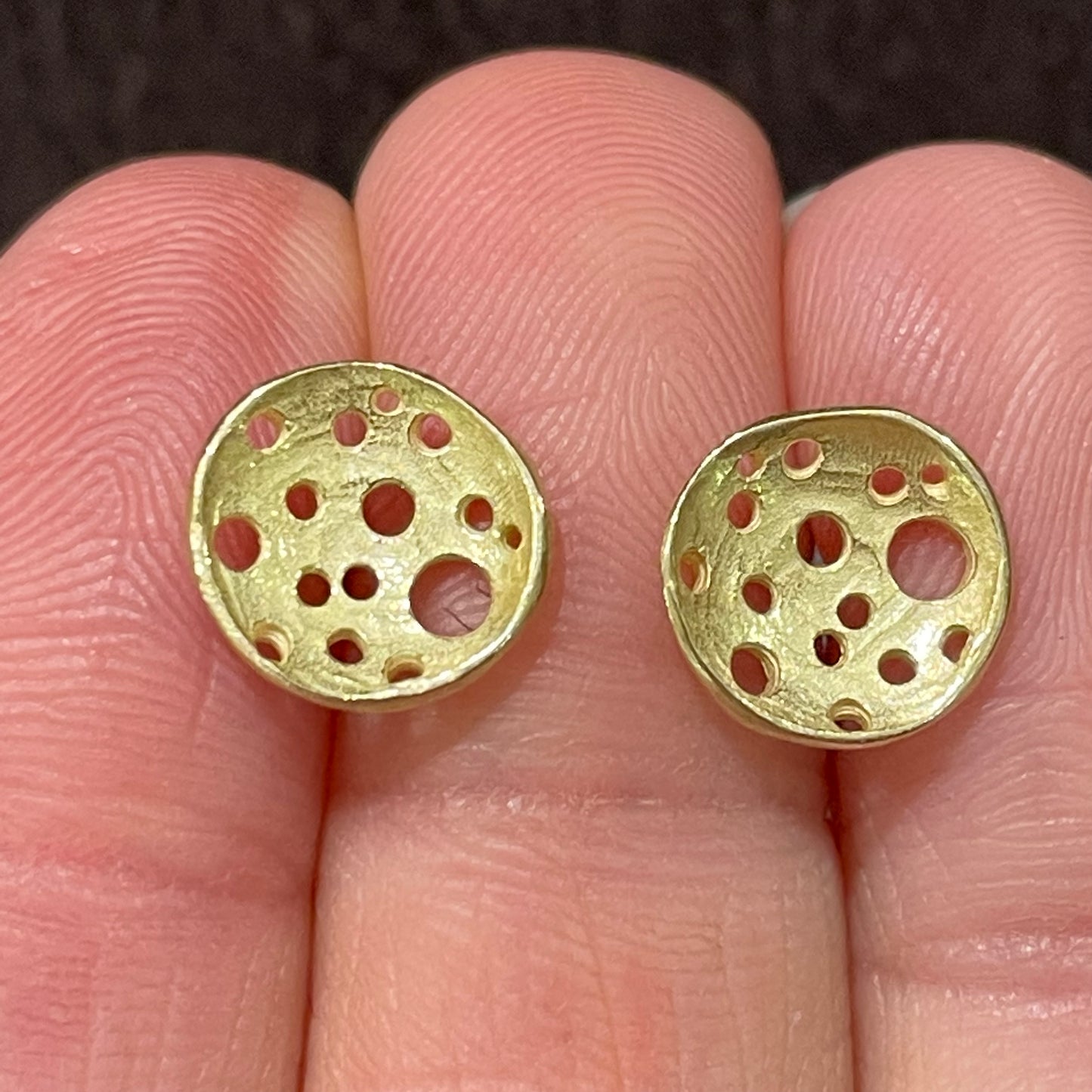 18K Small Bowl Siv Studs