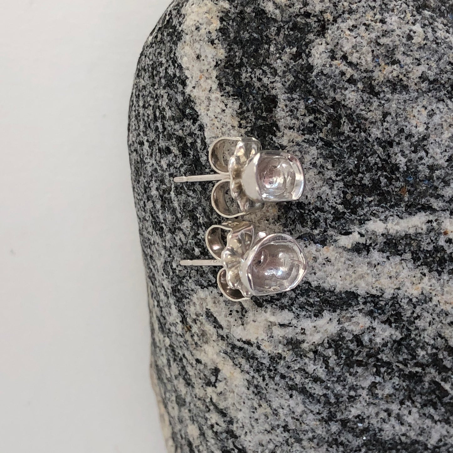 Teacup studs