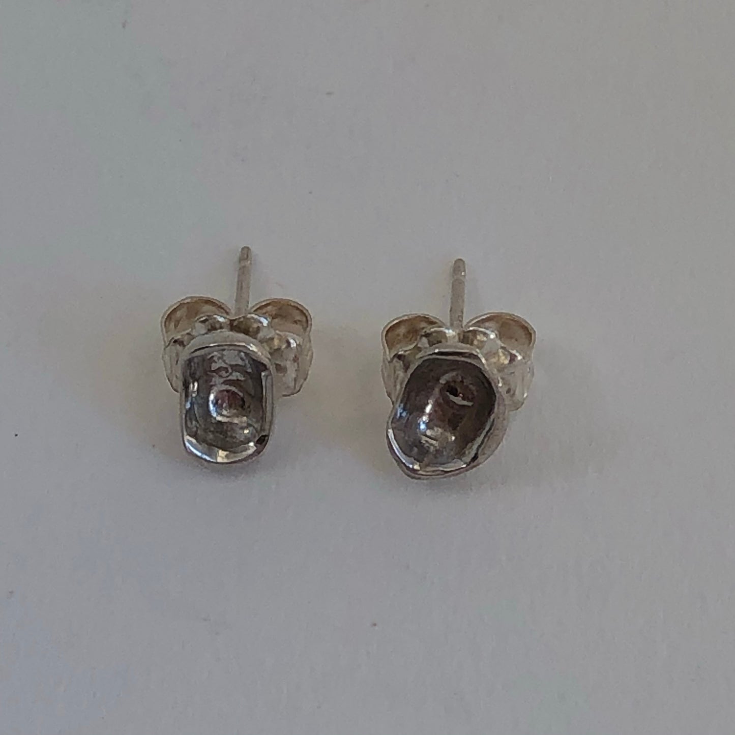 Teacup studs