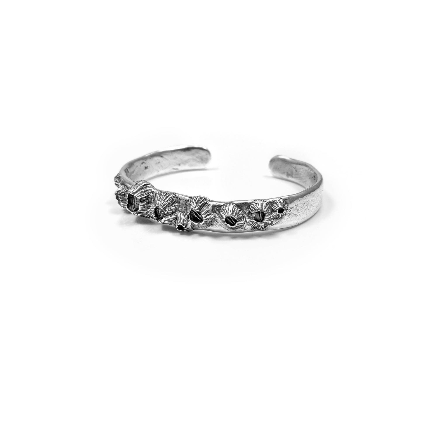 Wide Barnacle Textured Cuff: 7.5