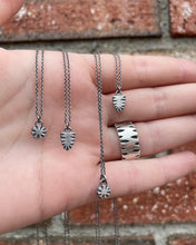Load image into Gallery viewer, Tiny Circle Ridge Necklace