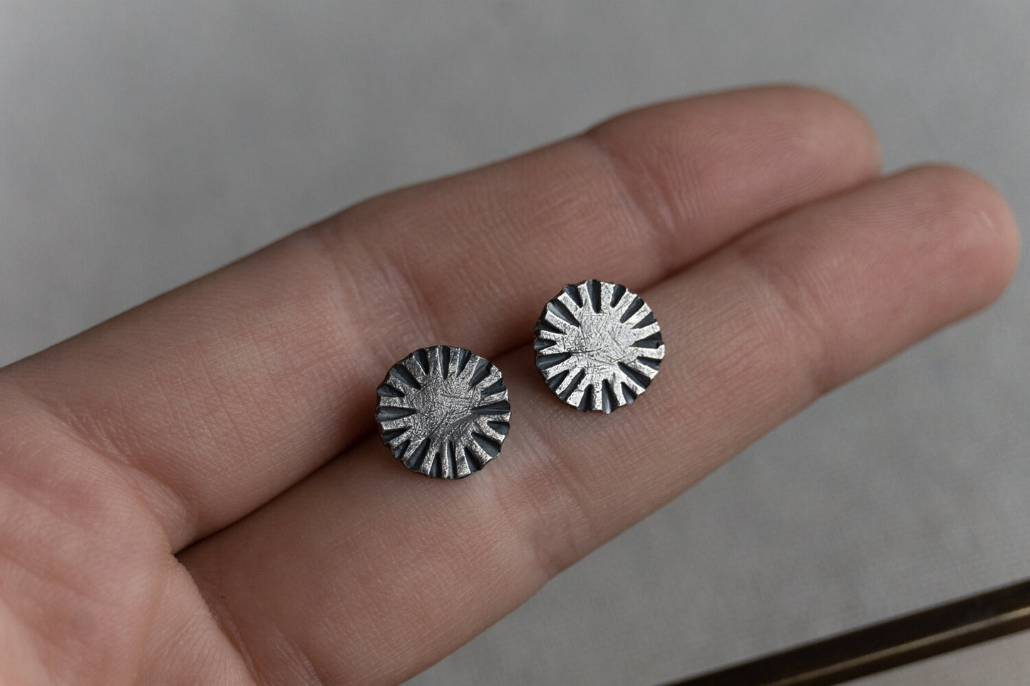 Small Circle Ridge Stud Earrings