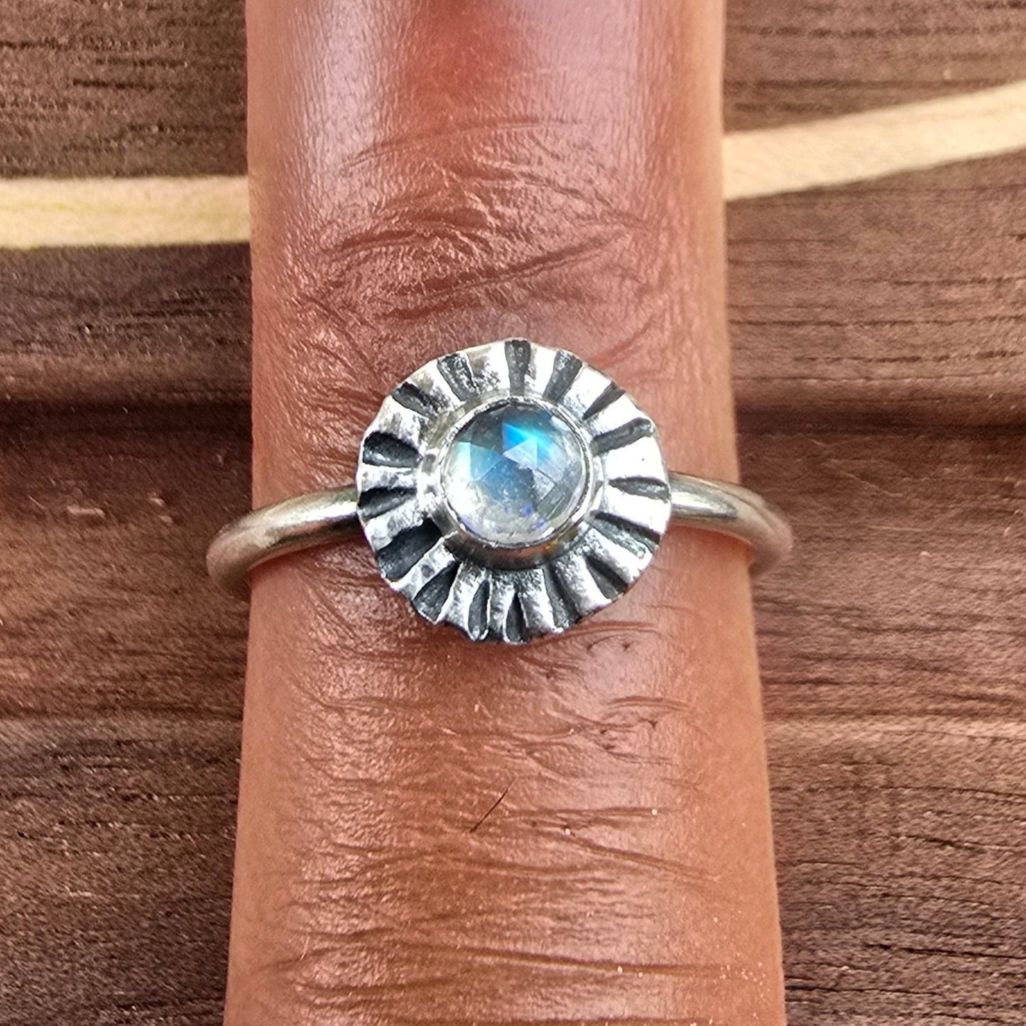 Labradorite Delicate Ridge Circle Ring