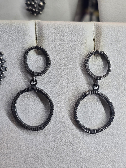 Small Oxidized Double Ring Dig Earring