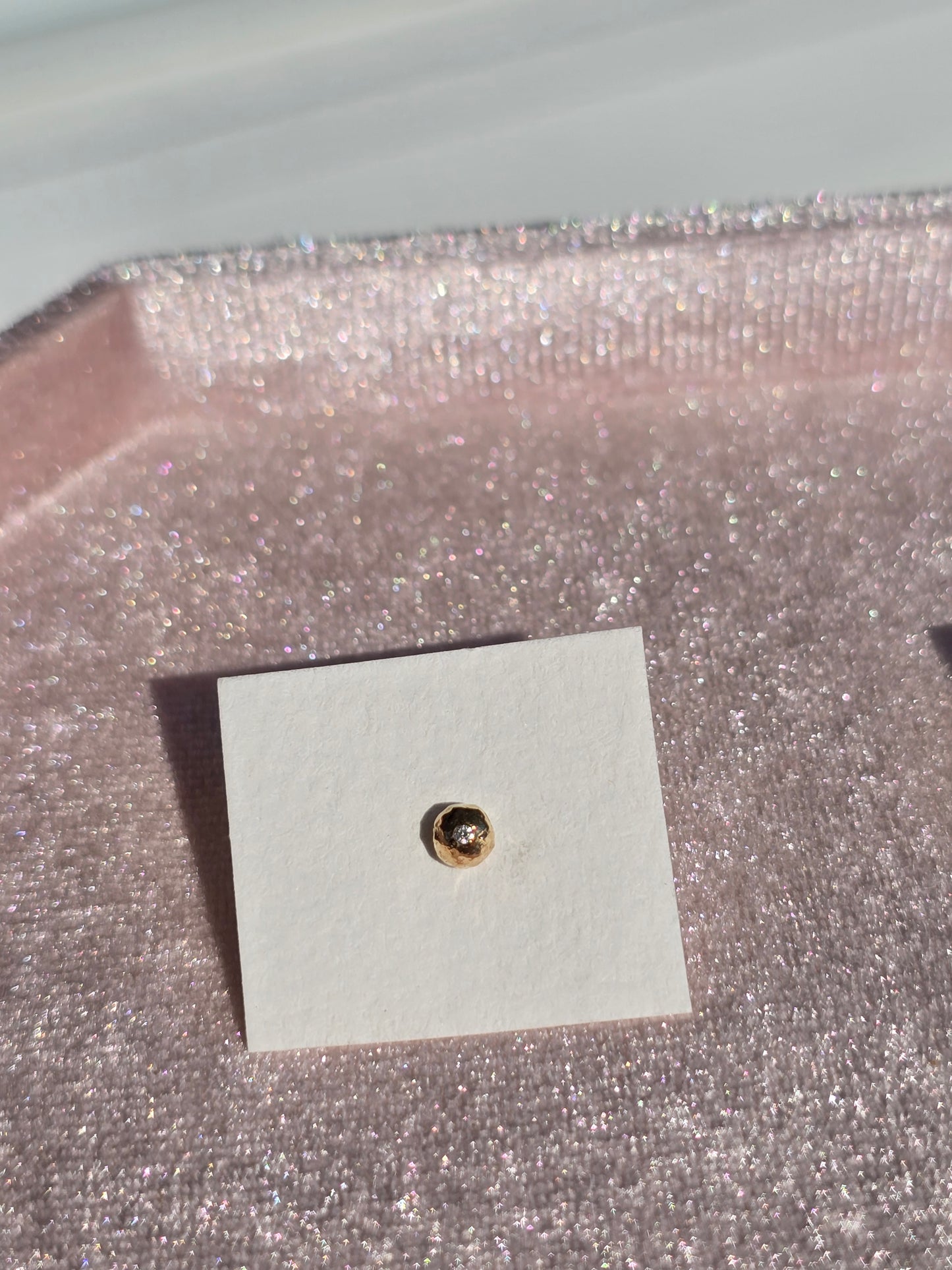 Solo Gold Pebble Stud w/ Diamond