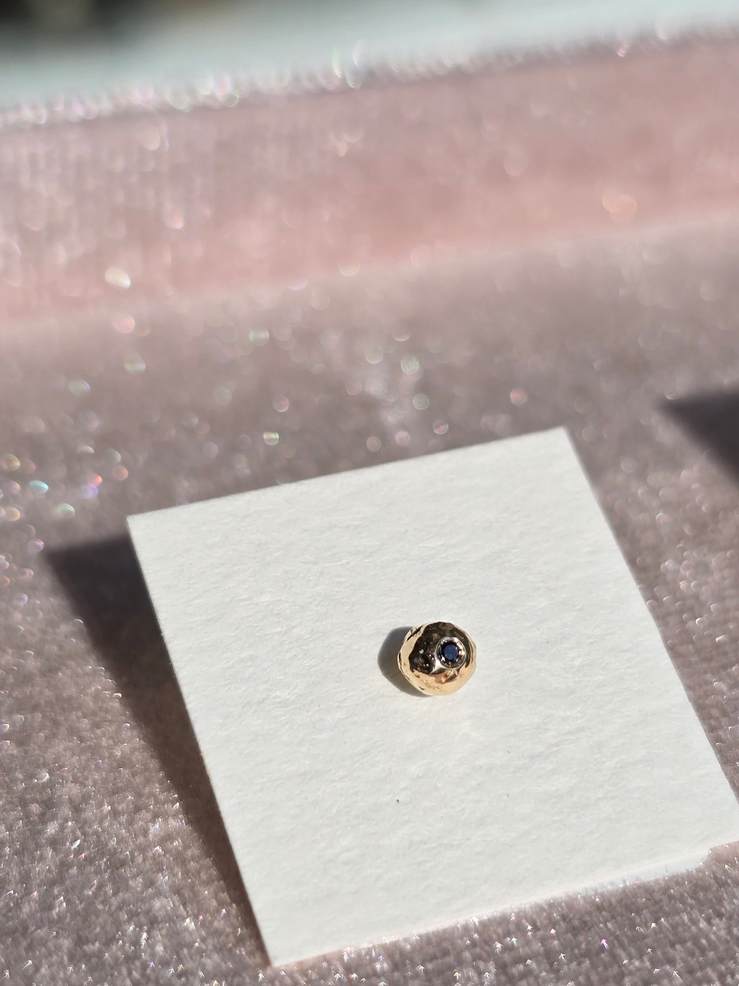 Solo Gold Pebble Stud w/ Black Diamond