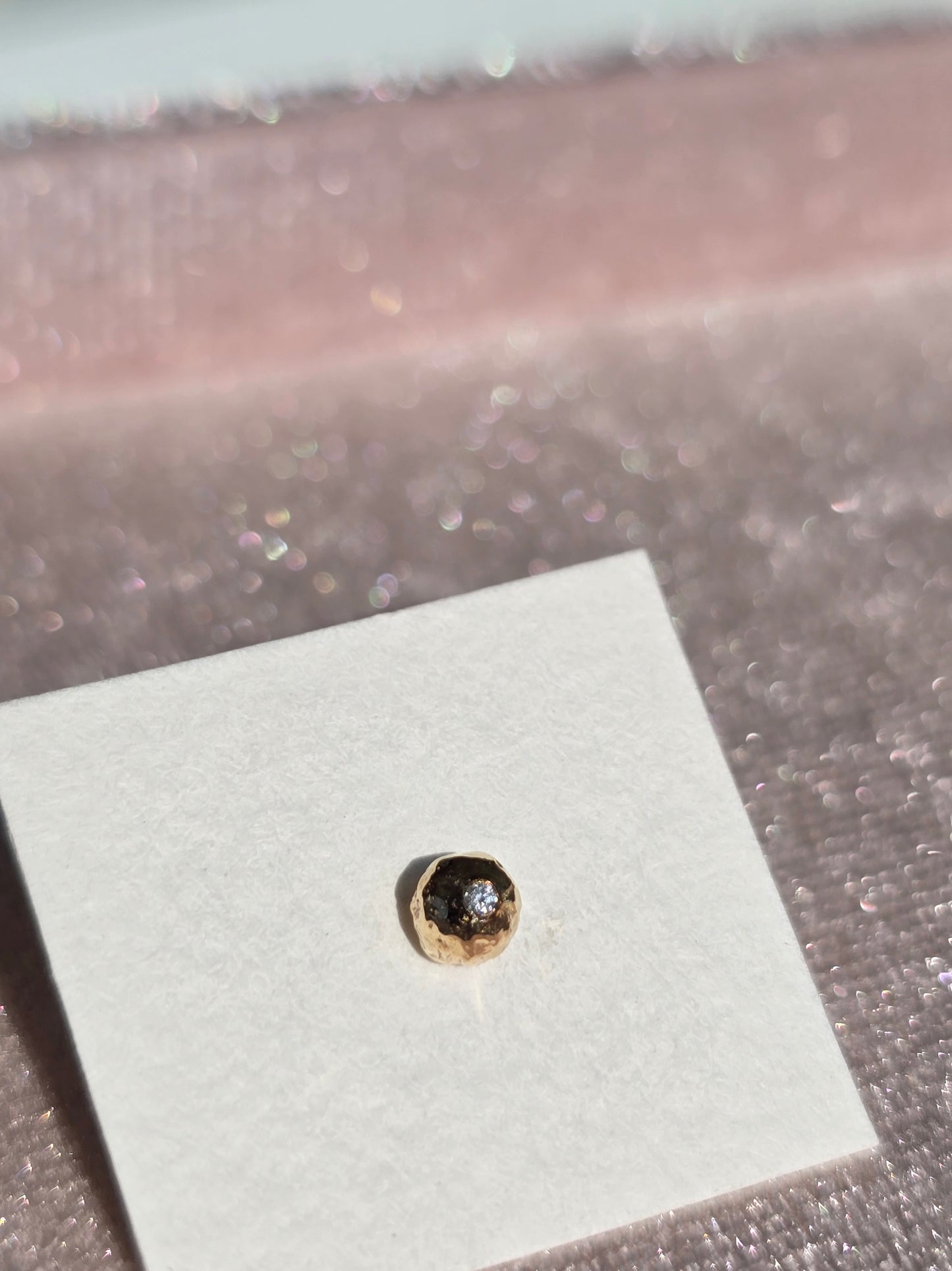 Solo Gold Pebble Stud w/ Diamond