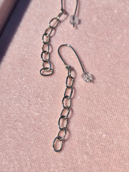 Chain Drops on Wire