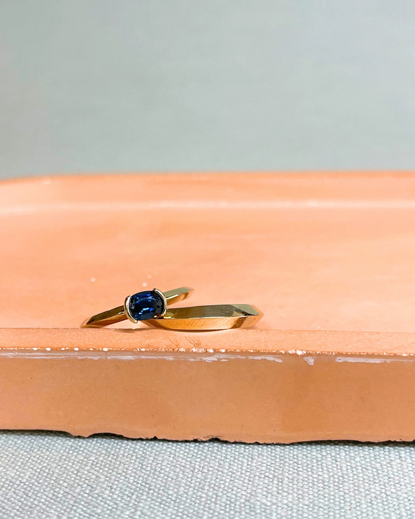 Knife Edge Band 14K