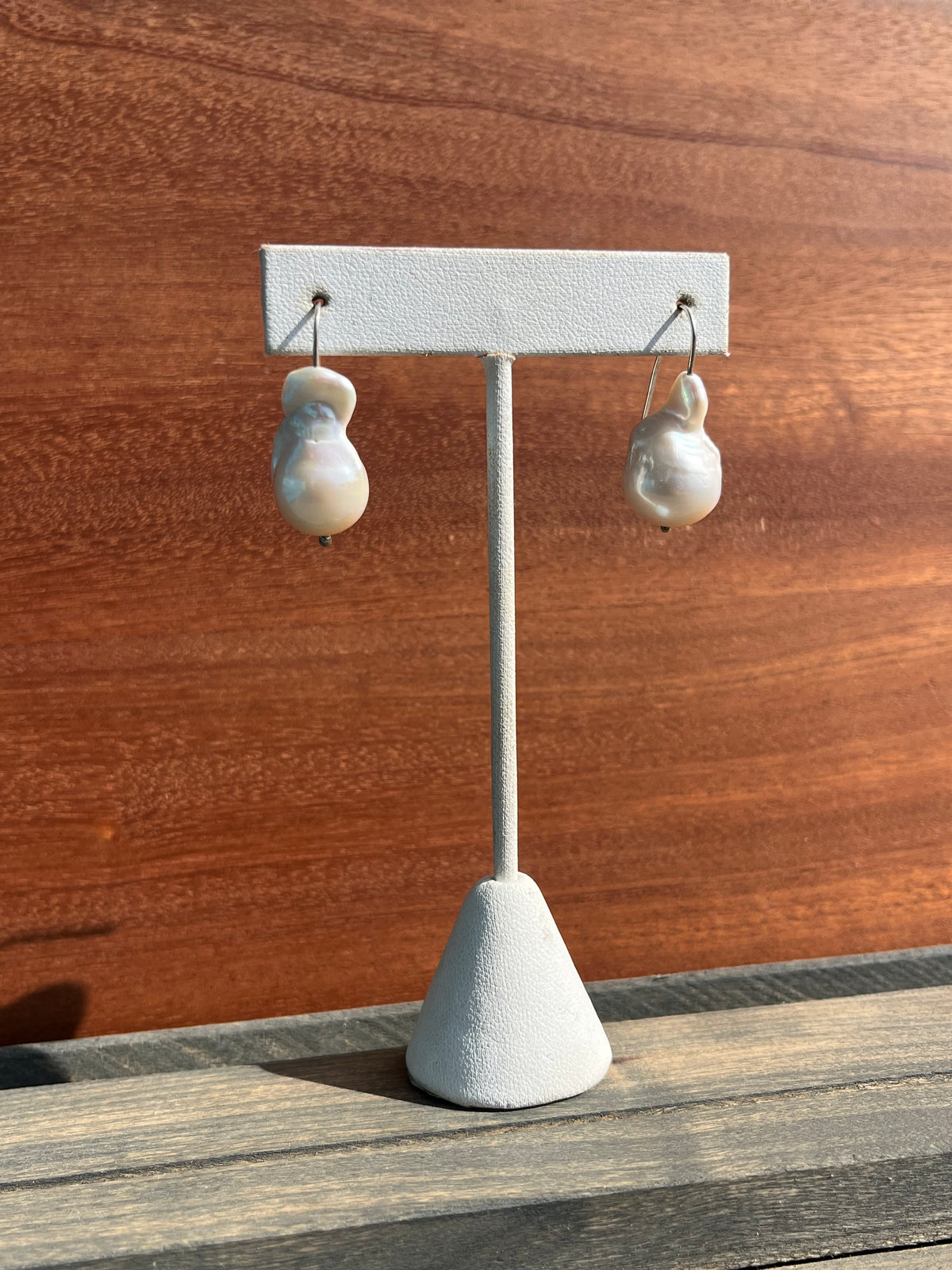 Pearl Drop Earrings (white)