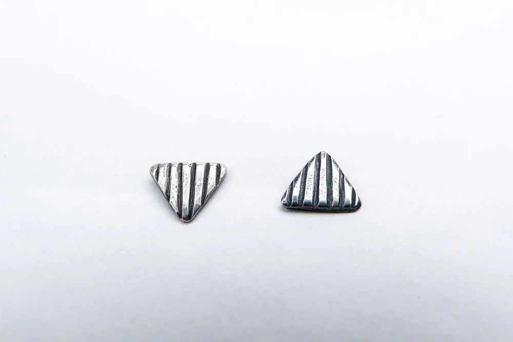 Small Triangular Striated Studs