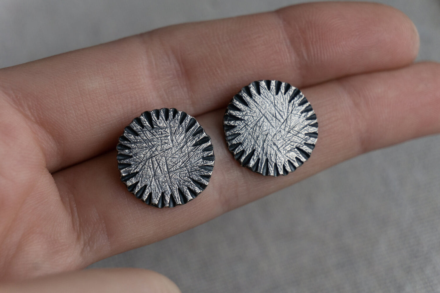 Large Circle Ridge Stud Earrings