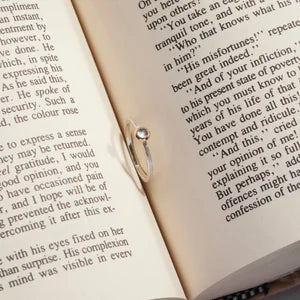 WESTMINSTER: Petite Moonstone Solitaire