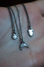 Load image into Gallery viewer, Tiny Circle Ridge Necklace