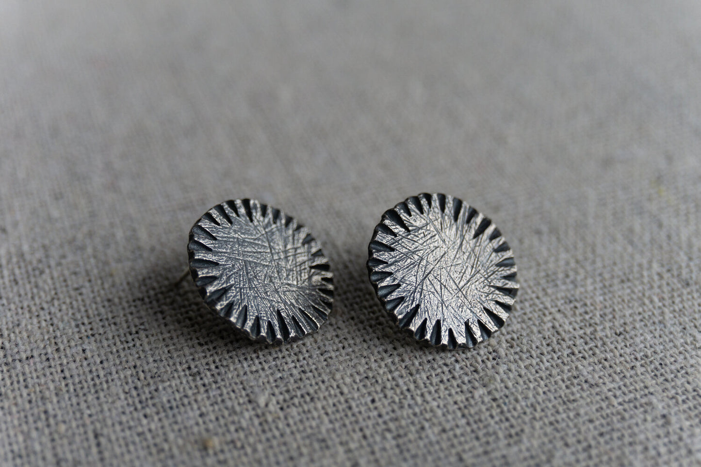 Large Circle Ridge Stud Earrings
