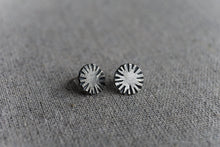 Load image into Gallery viewer, Small Circle Ridge Stud Earrings