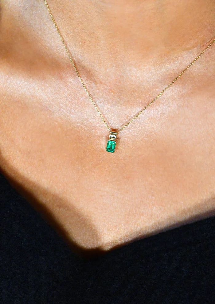 Stardust Necklace in Emerald 14K