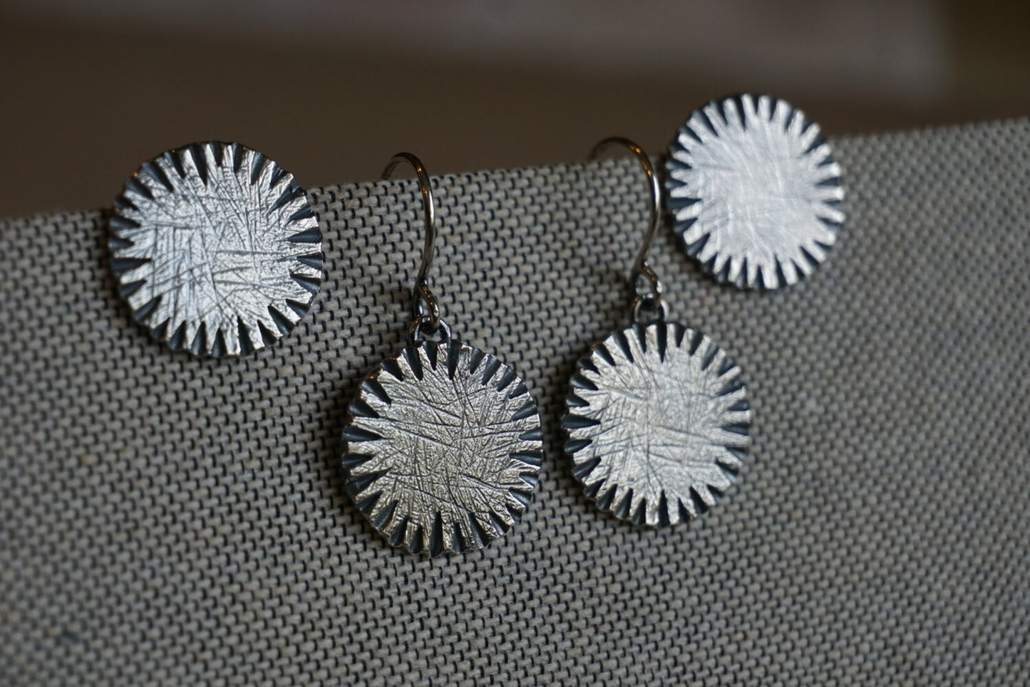 Large Circle Ridge Stud Earrings