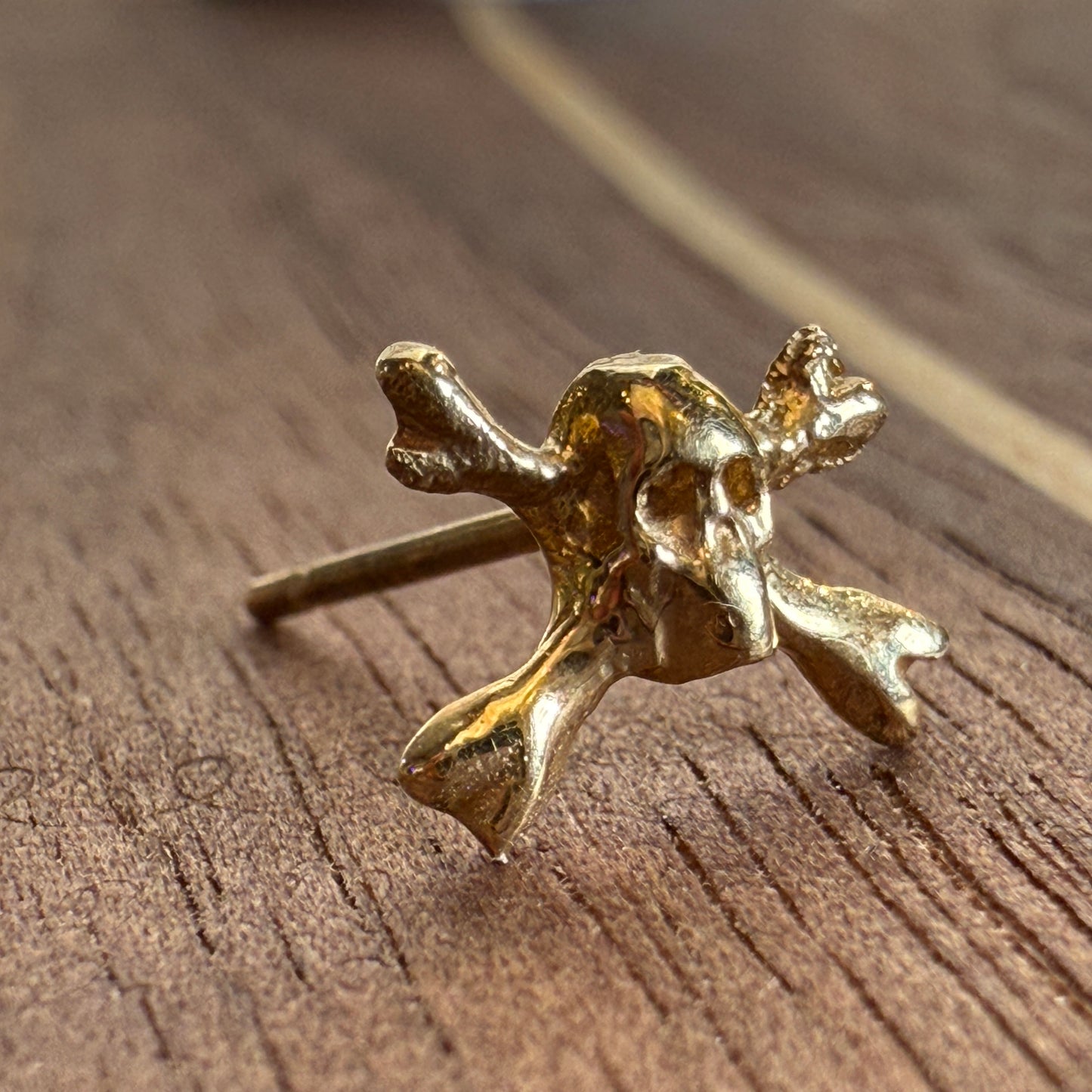 14k Crossed Bones Single Skull Stud