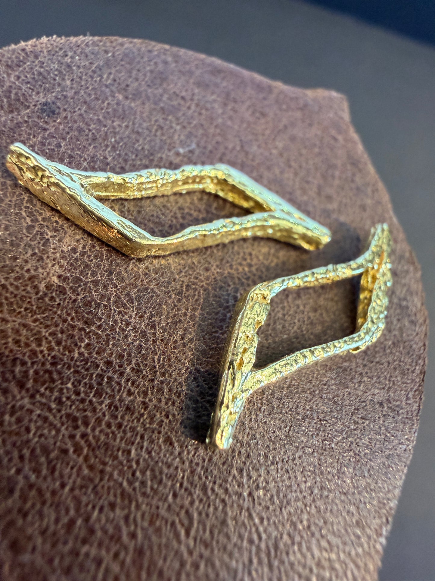 Gold Palm Single Cell Earrings 18k