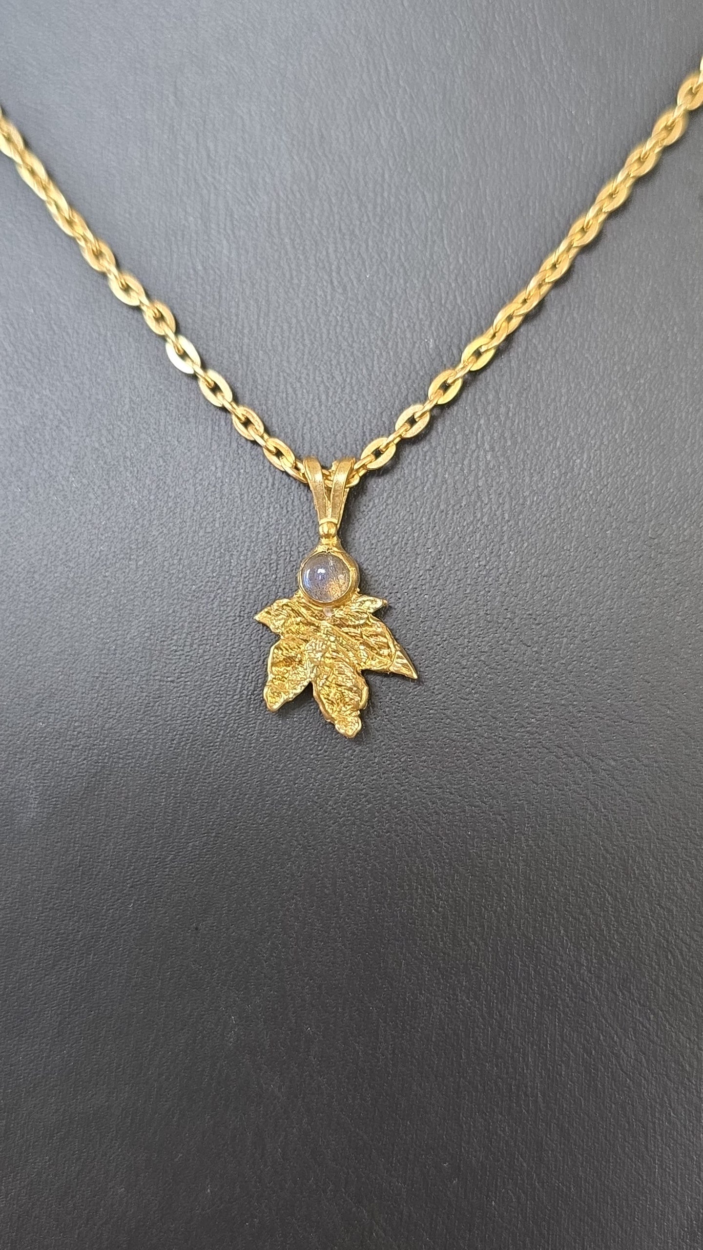 Leafy Pendant w/ Labradorite