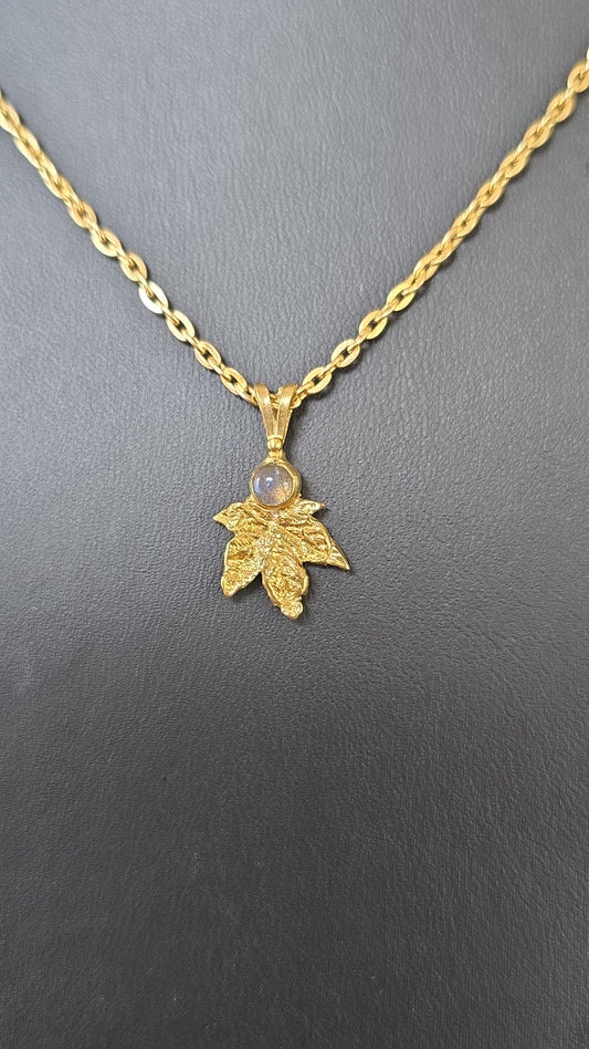 Leafy Pendant w/ Labradorite