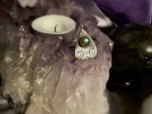 Load image into Gallery viewer, Planchette Ring With Labradorite