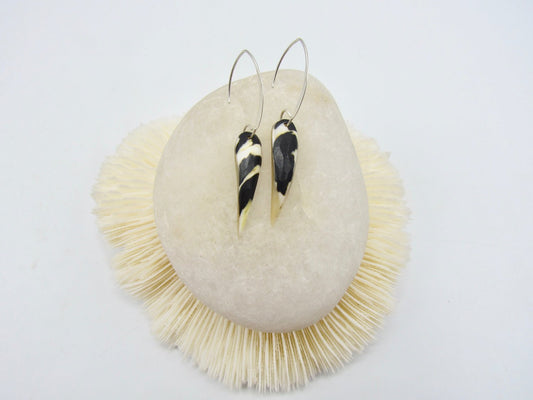 Small Mag Pie Feathers on Silver
