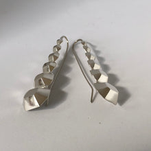Load image into Gallery viewer, Deco Drop Earring