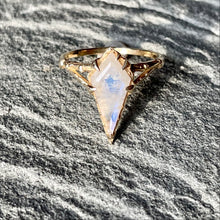 Load image into Gallery viewer, &quot;Mystical Solitaire&quot; Gold ring with Moonstone