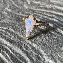 Load image into Gallery viewer, &quot;Mystical Solitaire&quot; Gold ring with Moonstone
