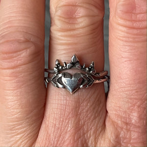“Love struck” ring in Blackened Sterling Silver