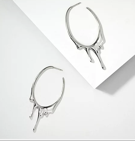 Dripping Oval Hoop Medium- Silver
